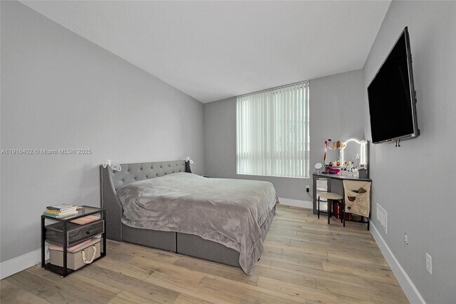 Building Photo - 1900 N Bayshore Dr