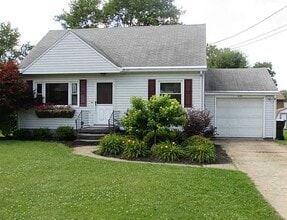 Building Photo - 639 Cohasset Dr