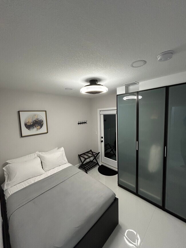 Building Photo - 680 E 8th Ave