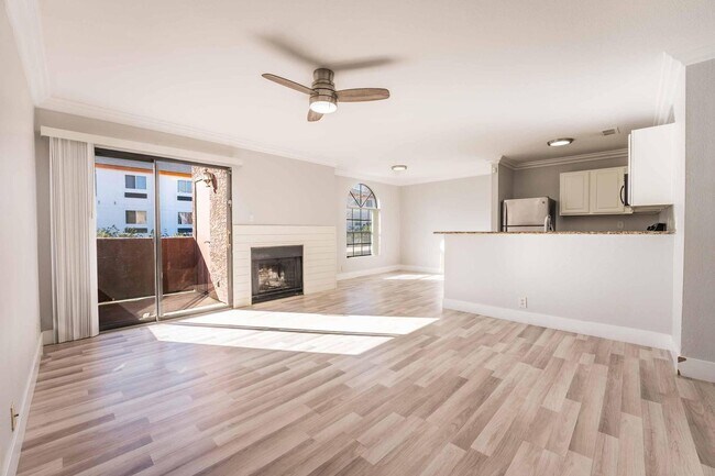 Primary Photo - Beautiful 2 bed, 2 bath condo ready to mov...