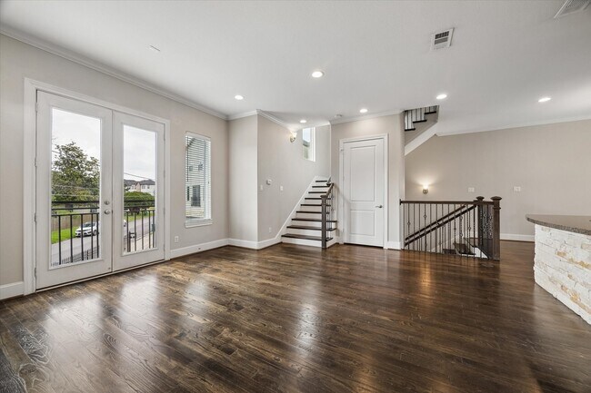 Building Photo - 1105 E 27th St