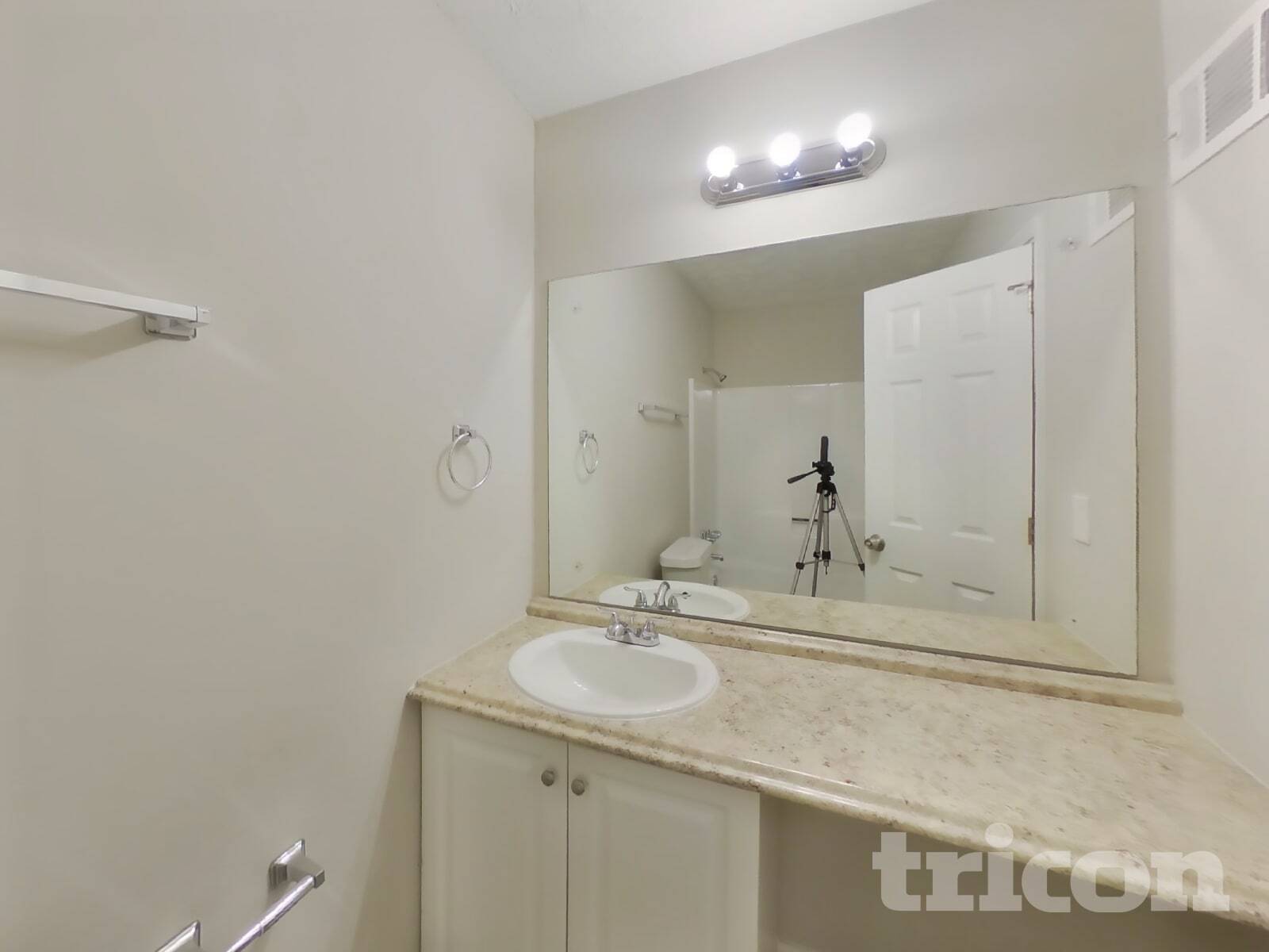 Building Photo - 30 Carriage Cir