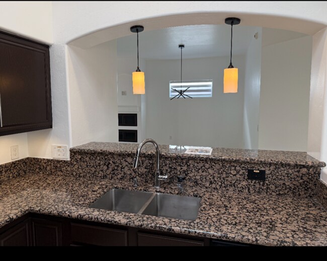 Building Photo - Gated community near Sabino Canyon/Tangue Verde