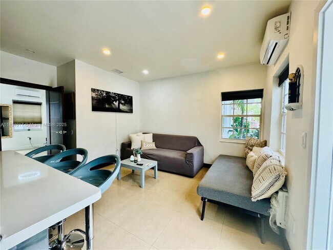 Building Photo - 8335 Crespi Blvd