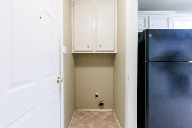 Building Photo - 8230 Raleigh Ave