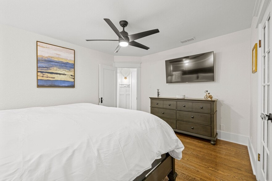 Smart TV Bedroom 1 - 401 Alhambra Blvd