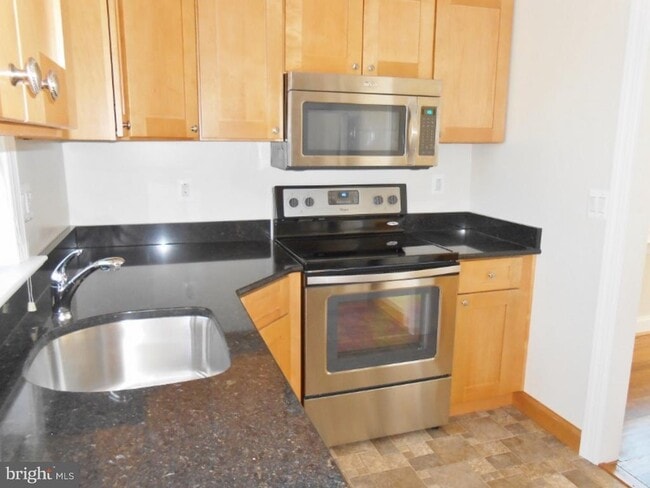 Building Photo - 2349 Woodland Rd