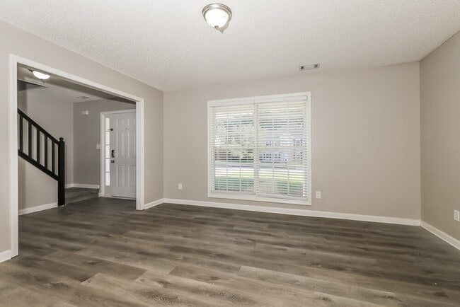Building Photo - 1086 Maria Dr