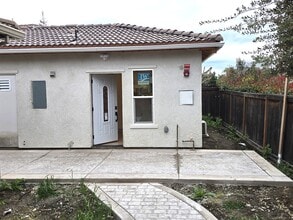 Building Photo - 1657 Ceylon Dr