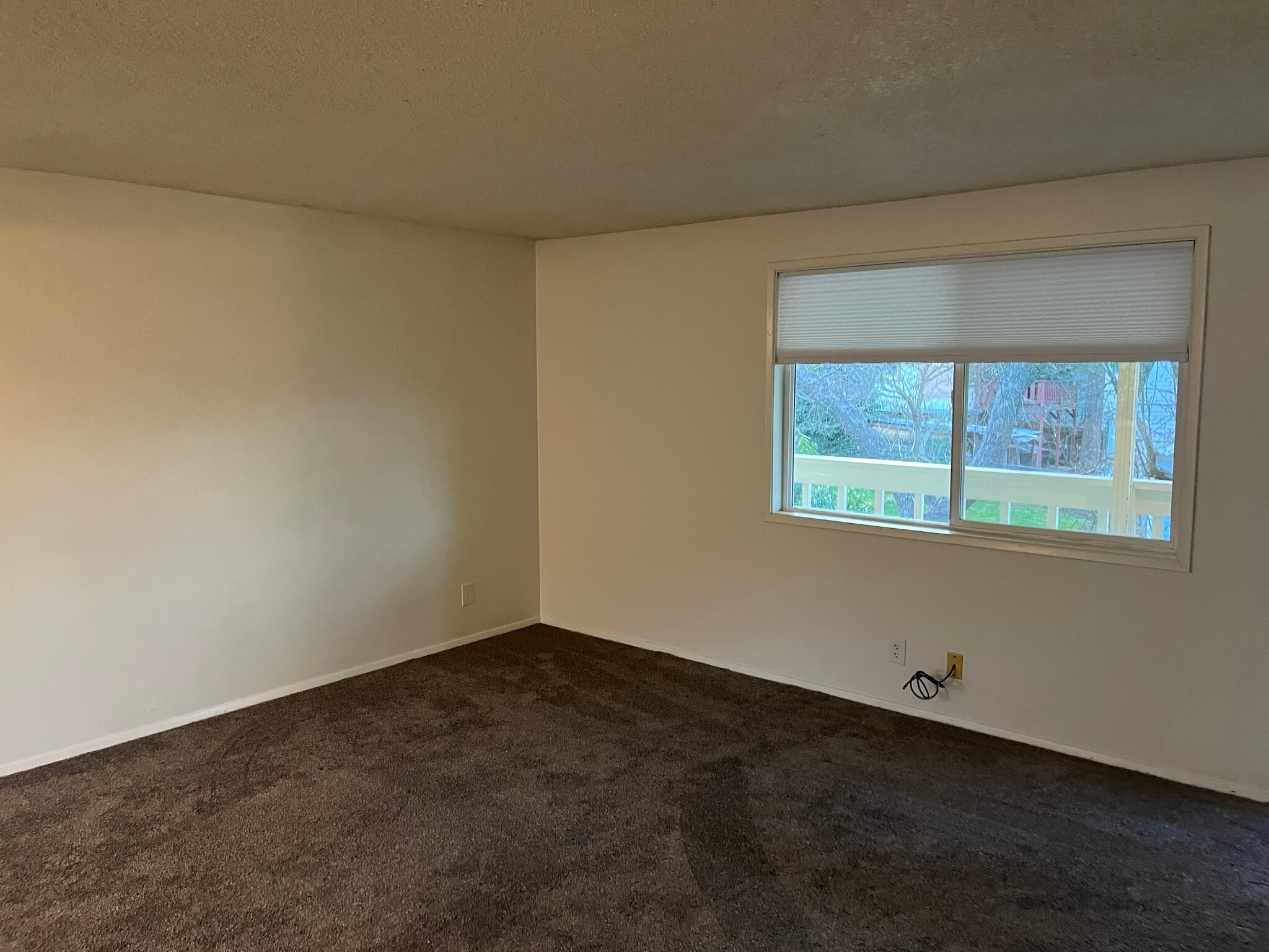 Building Photo - 567 Fairview St