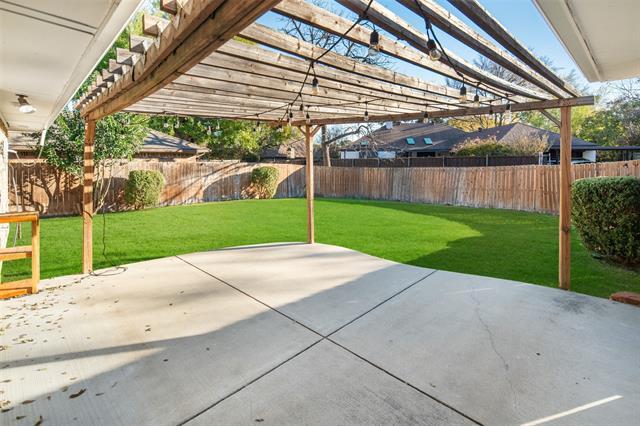 Building Photo - 3528 Pinehurst Dr