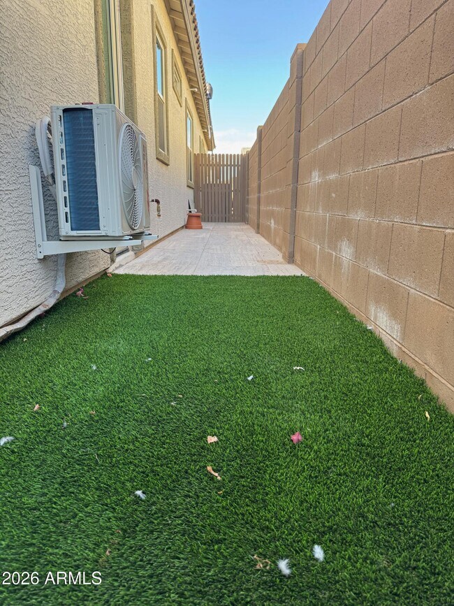 Building Photo - 2996 E Birdsong Ave