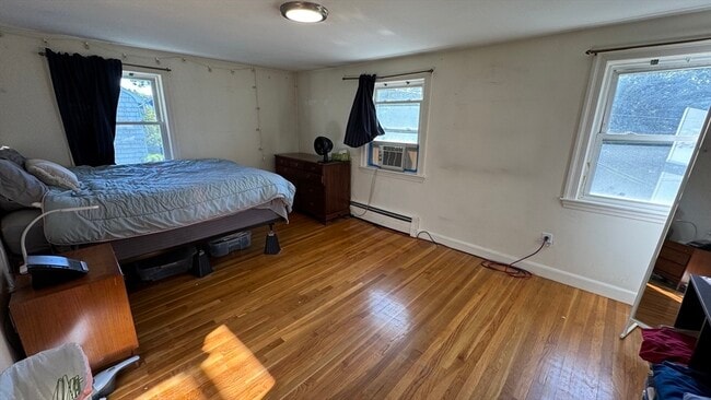 Building Photo - 147 Maple St
