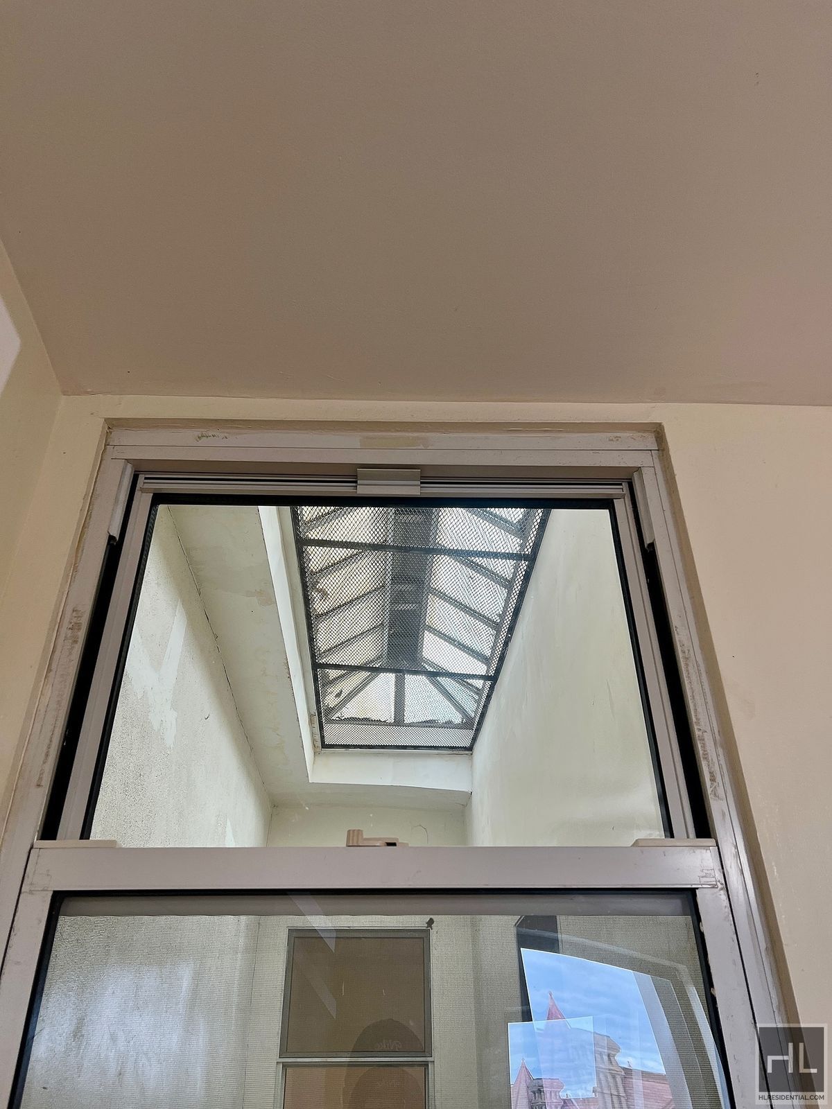 Building Photo - 4BR 1BA Historic Mixed Use Loft w/ Massive...