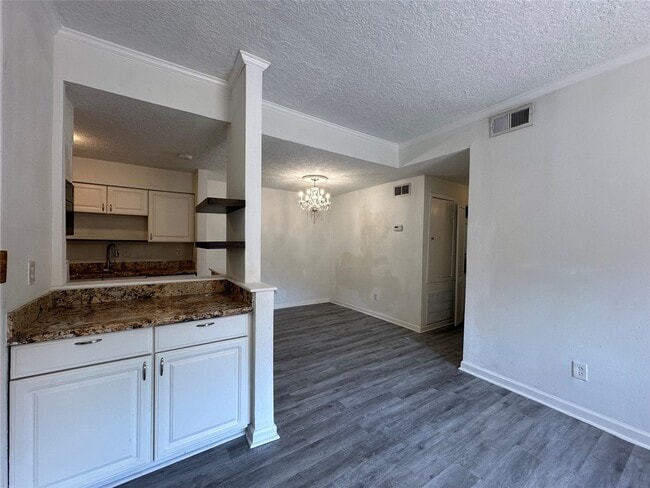 Building Photo - 2125 Augusta Dr