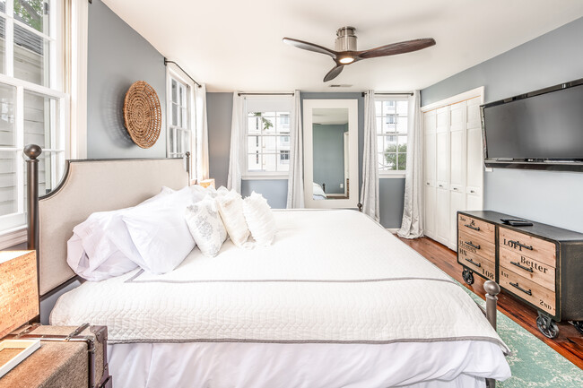 Second floor bedroom with king bed - 15 West St