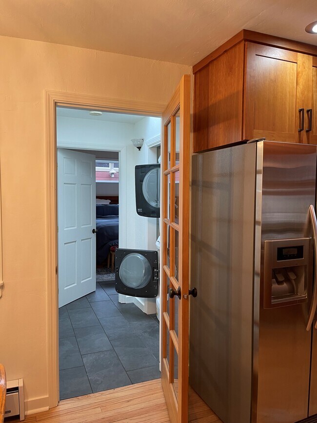 Washer/Dryer - 1252 NW Milwaukee Ave