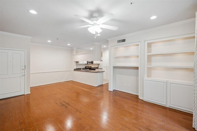 Primary Photo - 2111 Welch St