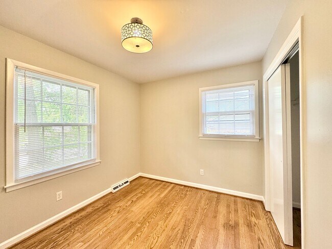 Building Photo - Adorable 3 Bed/2 Bath Off N Holden/Westridge