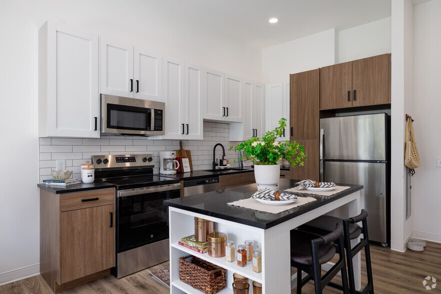 Bonhomme 1BR, 1BA - 718SF - Kitchen - Irvington Place