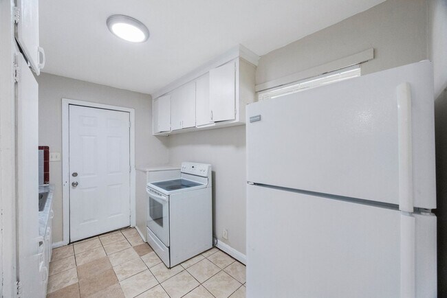 Building Photo - 1230 9th Ave S