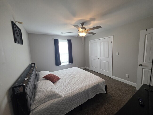 Building Photo - 541 New S Dr