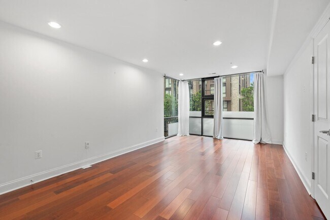 Building Photo - 1354 Euclid St NW