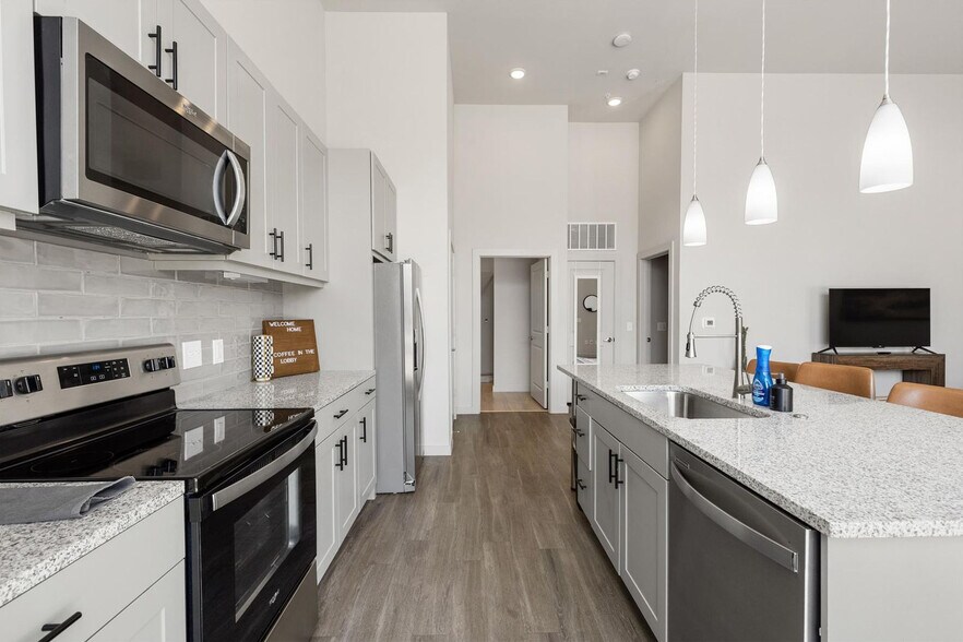 Building Photo - 5820 1/2 Cameron Rd