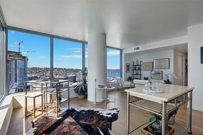 Building Photo - Bright and Modern World-Class Condo