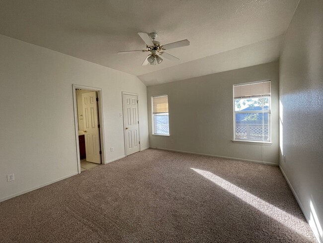 Building Photo - 360 Virtual Tour Available