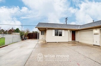 Building Photo - 809 SE 135th Ct