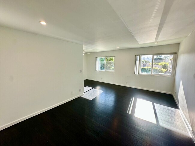 Building Photo - 3950 Inglewood Blvd