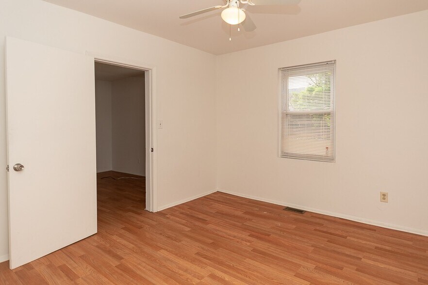Building Photo - 1722 N Kimball Ave