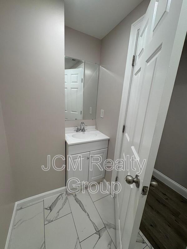 Building Photo - 32 Hartwell St