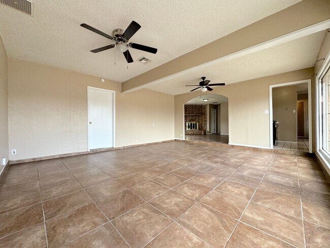 Building Photo - Northeast El Paso 3 Bed Refrig A/C with Pool!