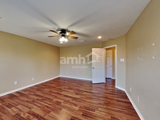 Building Photo - 29103 Legends Hill Dr