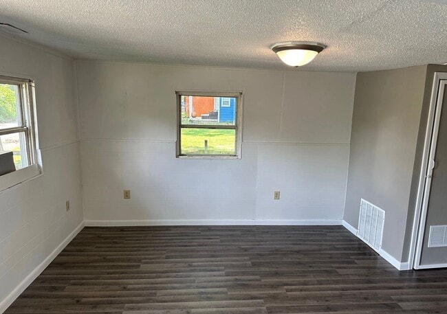 Building Photo - Charming 1 Bed House