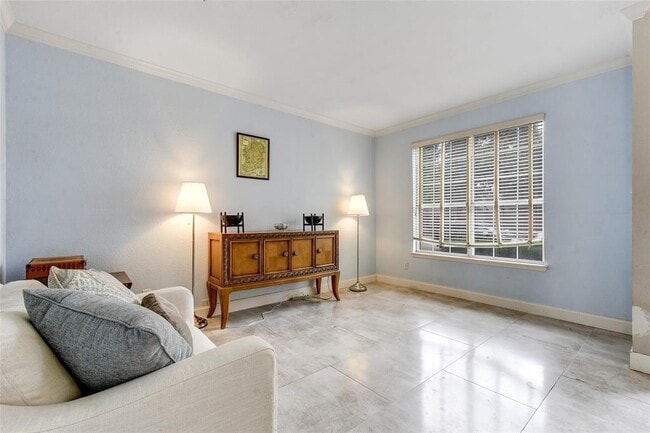 Building Photo - 1909 Springwater Dr