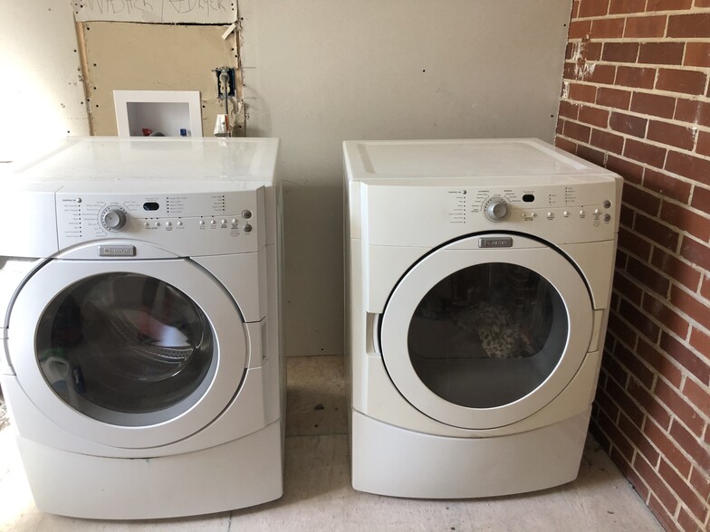Washer and dryer - 533 Hinton St