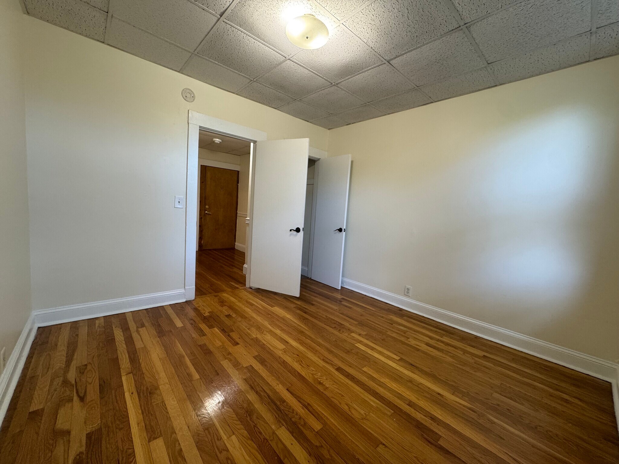 Building Photo - 386 Riverway