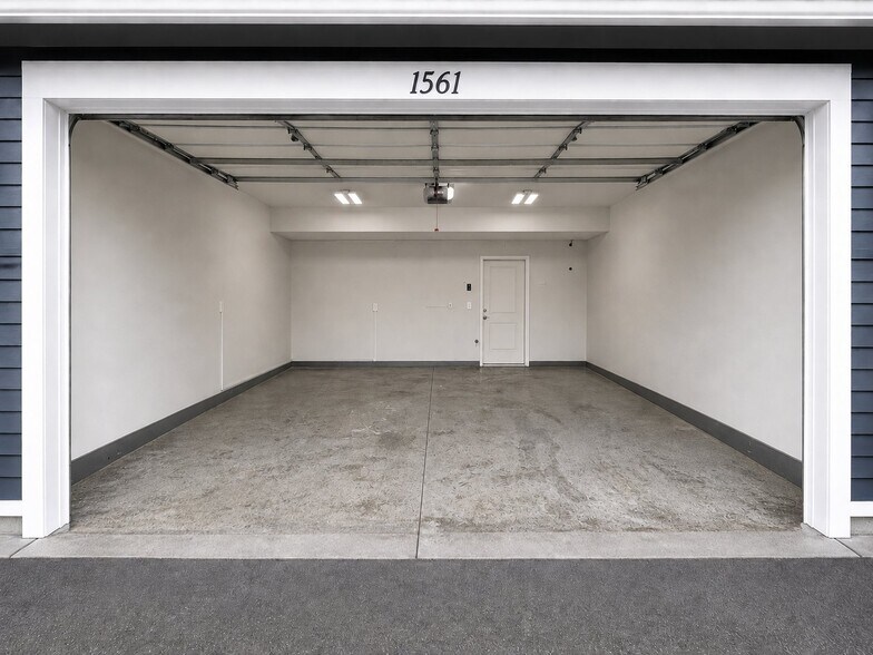 Building Photo - 1561 E 320 S