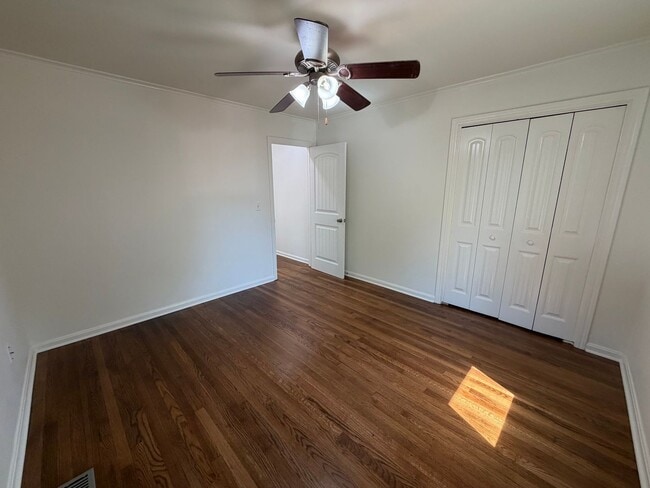 Building Photo - Bright, Updated 3 Bedroom Home with Modern Finishes