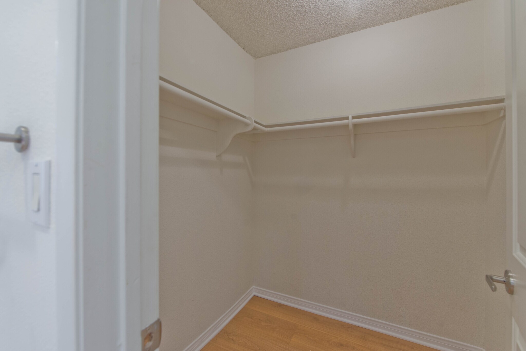 Building Photo - 5757 Owensmouth Ave