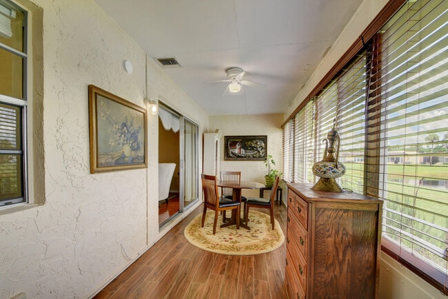 Building Photo - 219 Lake Meryl Dr