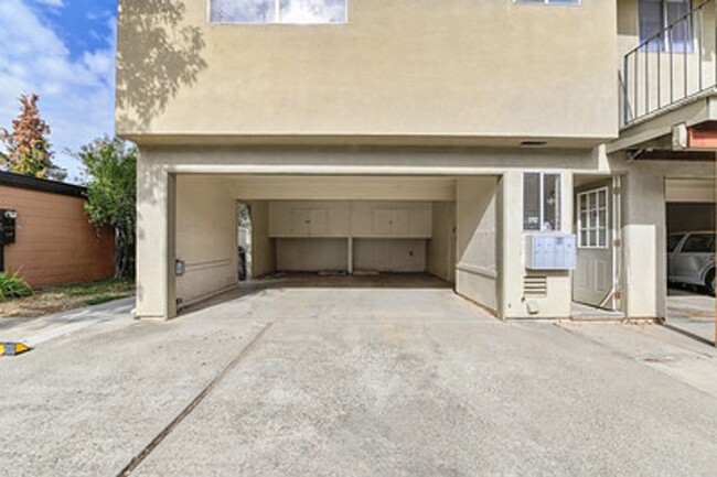 Building Photo - "Charming Rental Home in Lincoln"