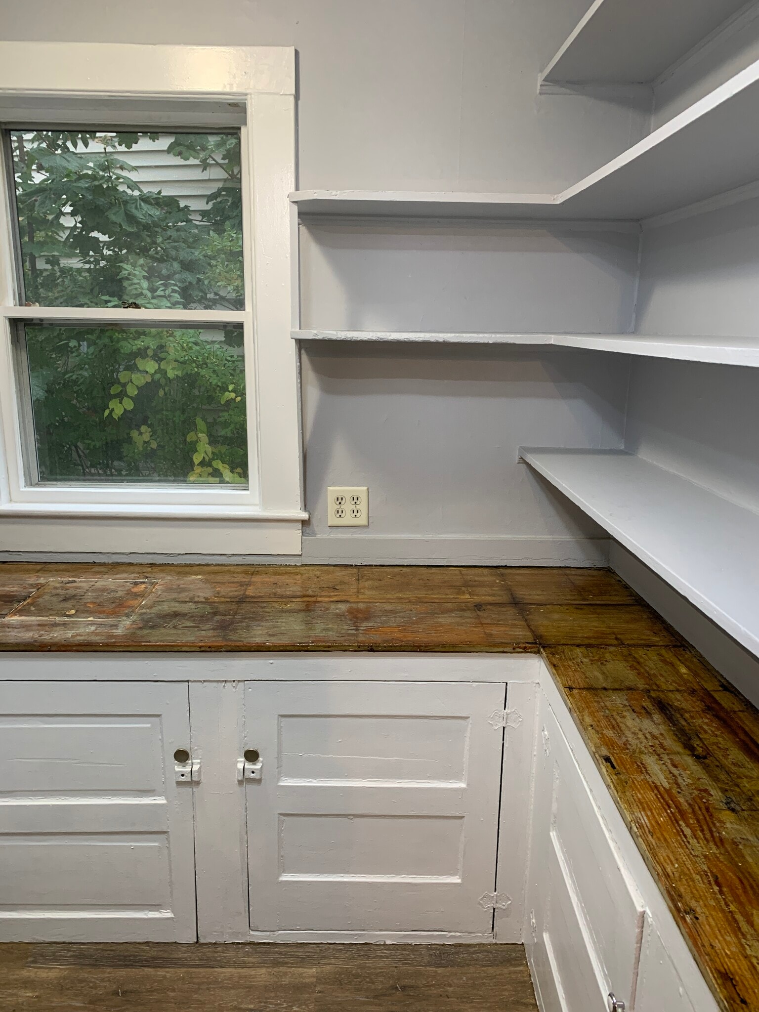 Butlers Pantry - 13 Forest Ave