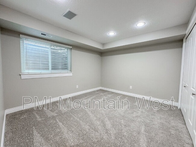 Building Photo - 499 N 200 W