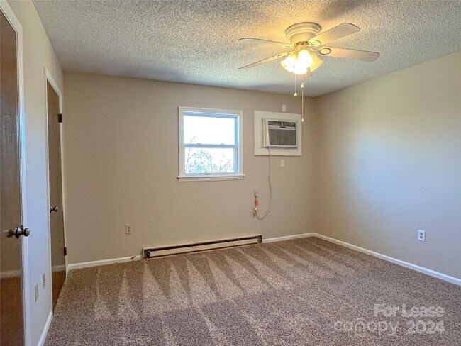 Building Photo - 4835 Horseshoe Bend Rd