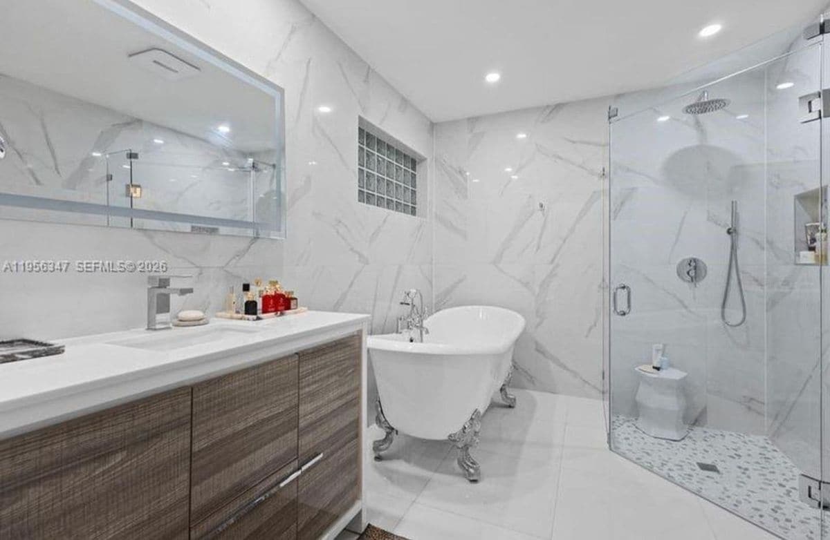 Building Photo - 6952 NW 27th Ct