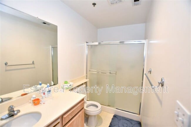 Building Photo - 807 S B St